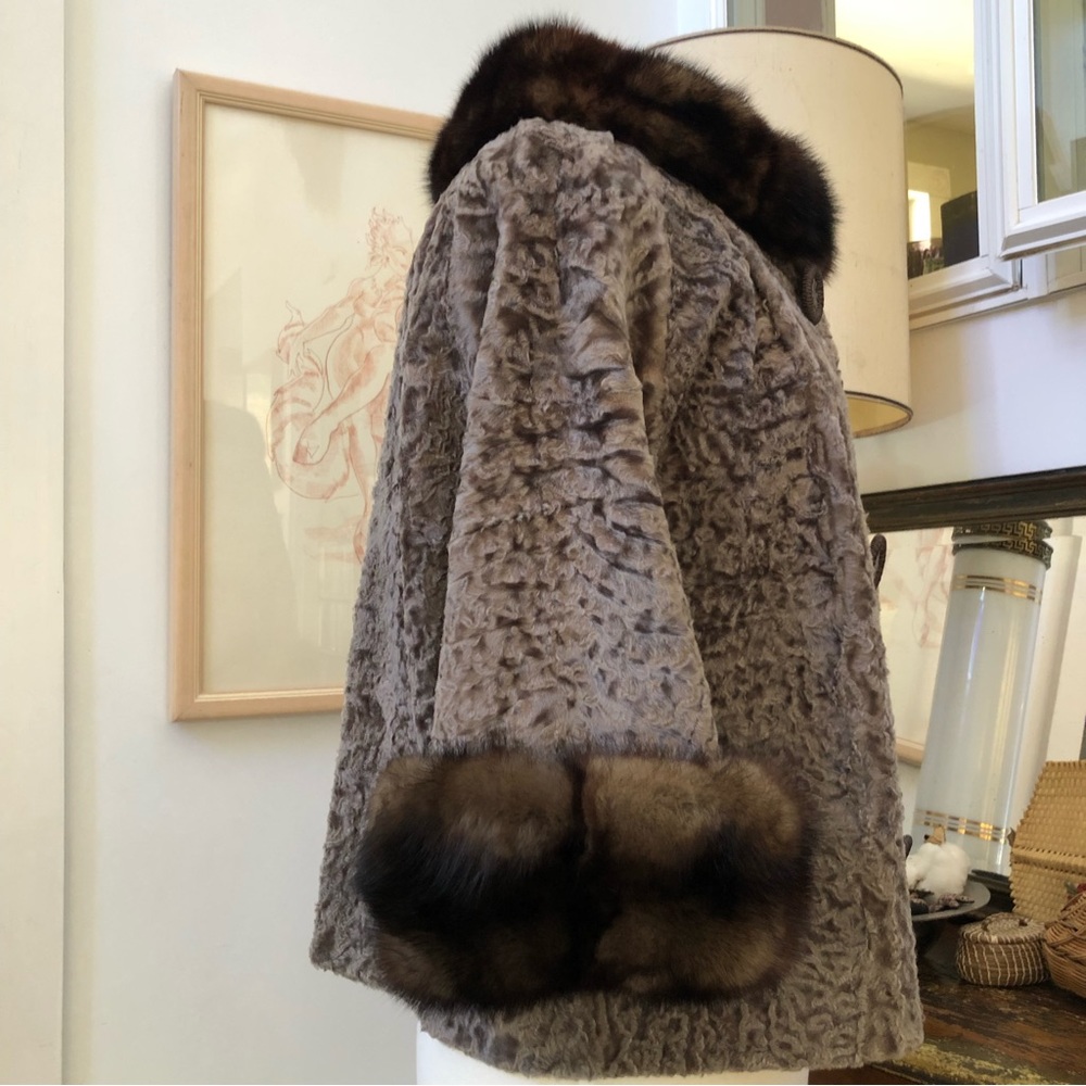 Elegant Brown Fur-Trimmed Women's Coat - Picture 5 of 14